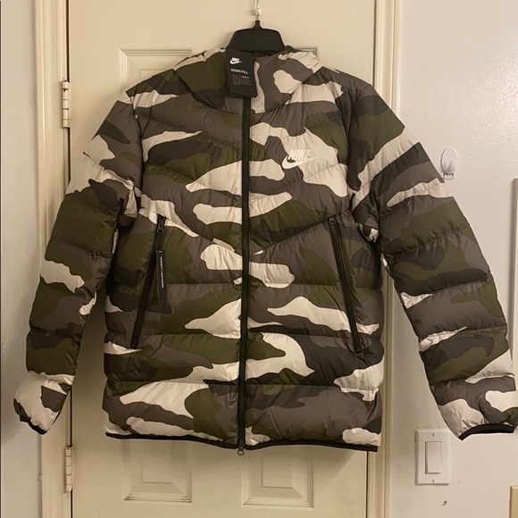 Nike Men’s Camo Puffer Hoodie Jacket - Picture 3 of 11